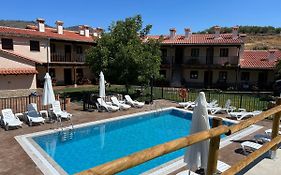 APARTAMENTOS RURALES DOÑA JIMENA DEL AMBROZ 4 Estrellas complejo único en el centro del pueblo